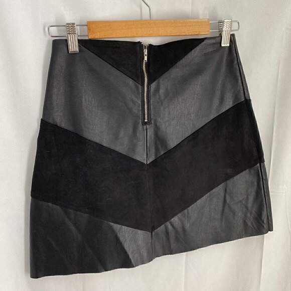 Design Lab Lord and Taylor Faux leather and Suede Mini Black Skirt Size XS - Picture 5 of 8